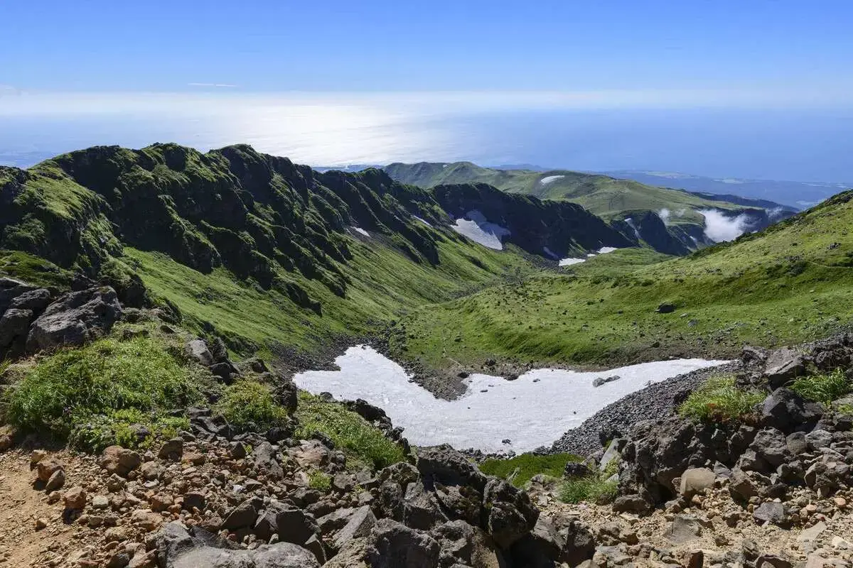 鳥海山<新山>