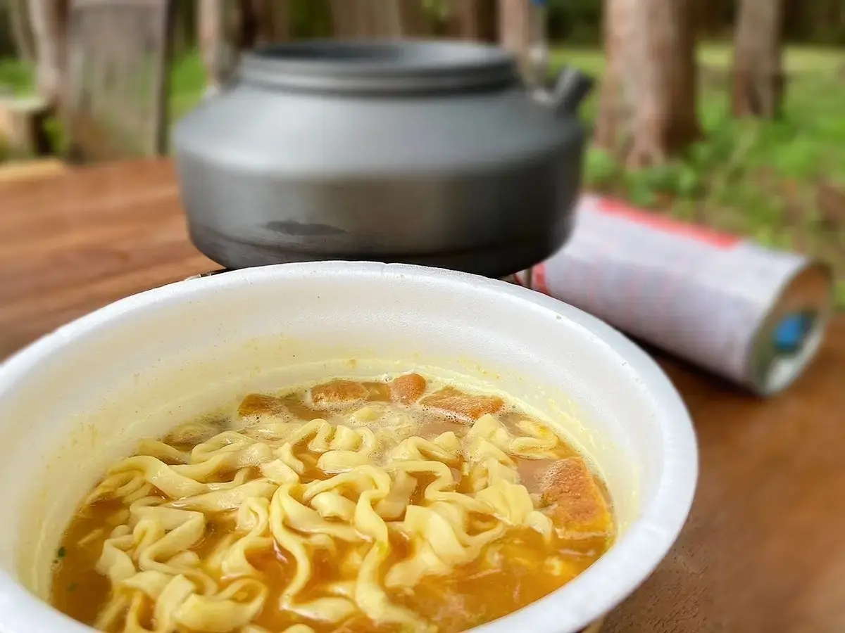 登山飯のカップ麺アレンジレシピ3選｜5分で作れる山ごはんで疲労回復